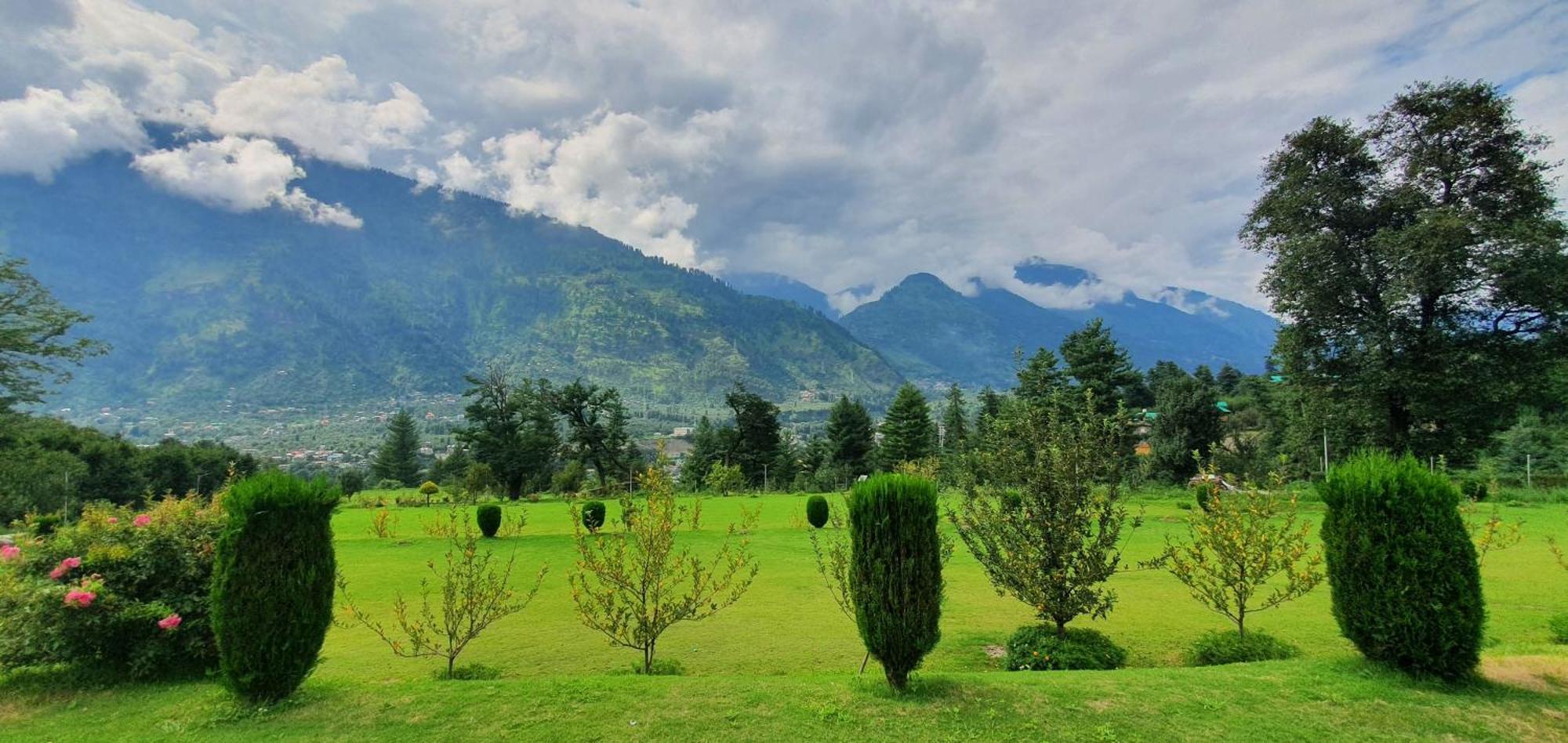 Anand Vardhan Resorts Manali  Exterior photo