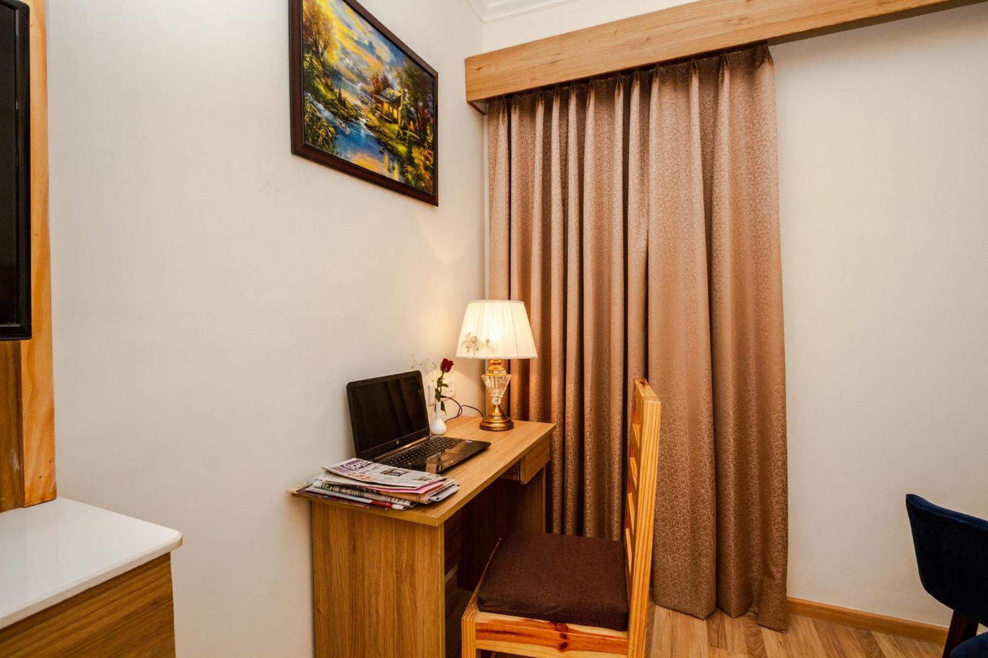 Anand Vardhan Resorts Manali  Room photo
