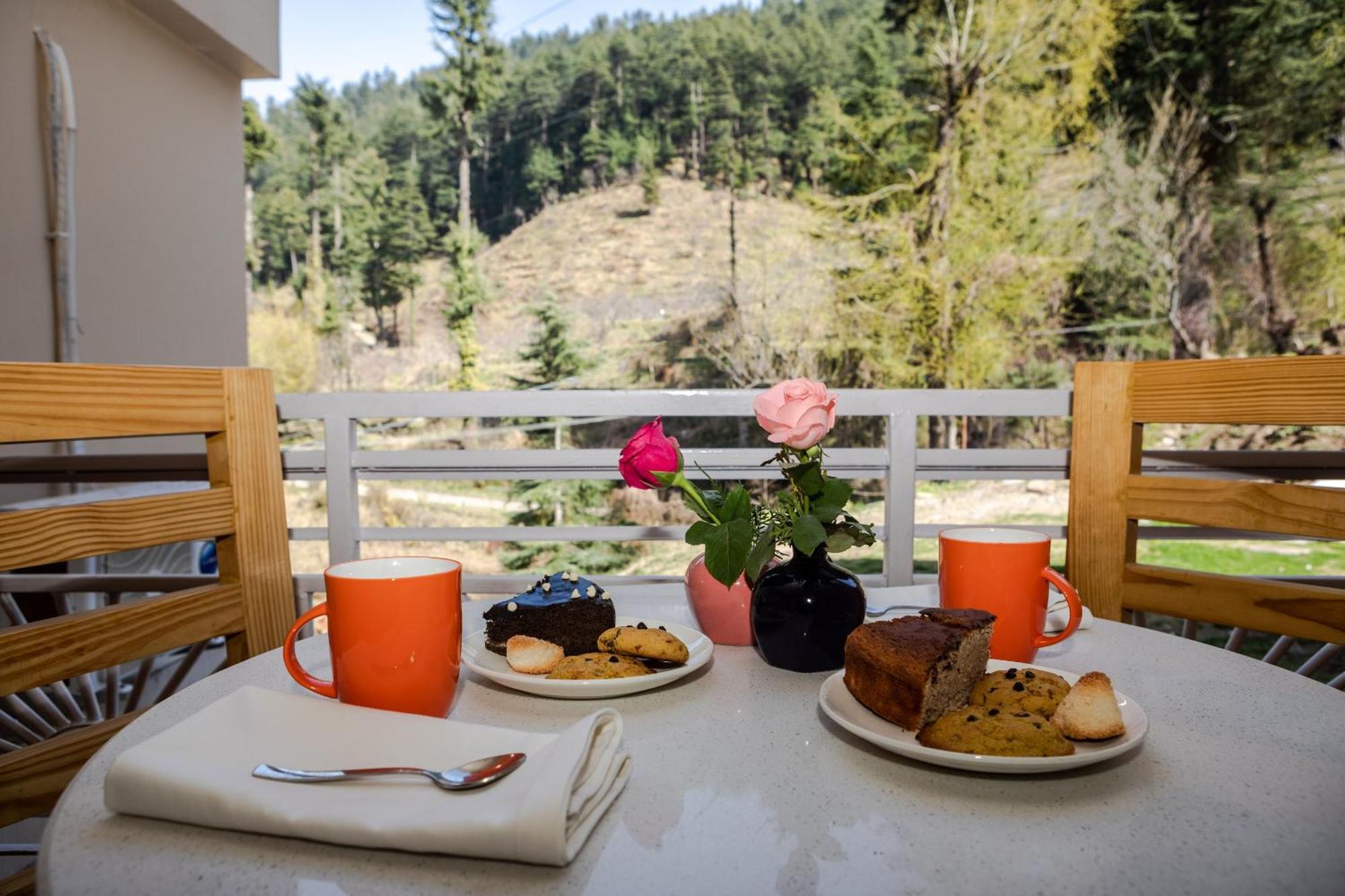 Anand Vardhan Resorts Manali  Room photo